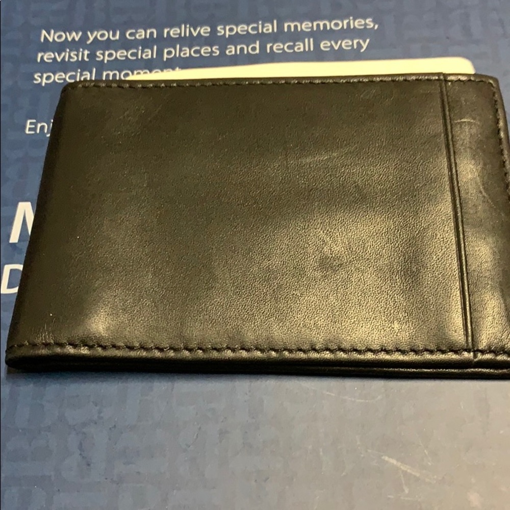 Dopp collection slim wallet.